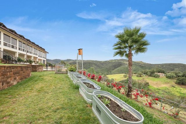 29509 Hoxie Ranch Rd, Vista, CA 92084