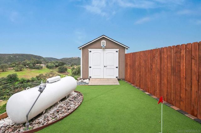 29509 Hoxie Ranch Rd, Vista, CA 92084