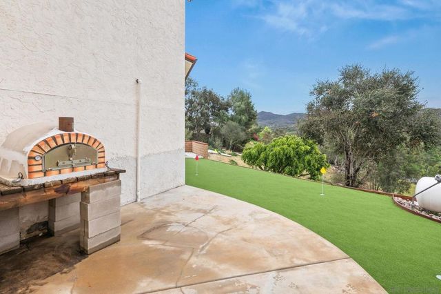 29509 Hoxie Ranch Rd, Vista, CA 92084