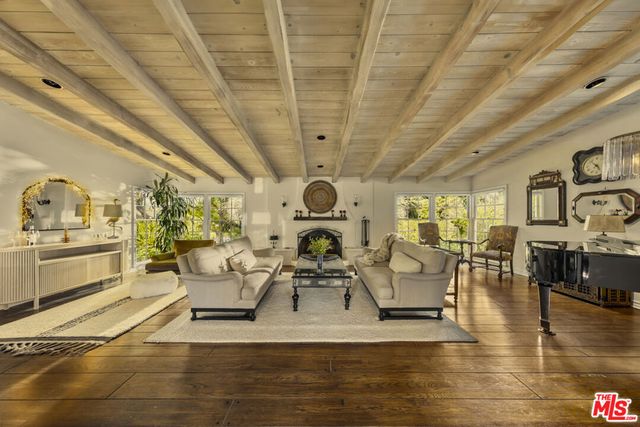 13166 Valley Vista Boulevard, Studio City, CA 91604