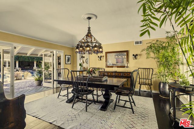 13166 Valley Vista Boulevard, Studio City, CA 91604