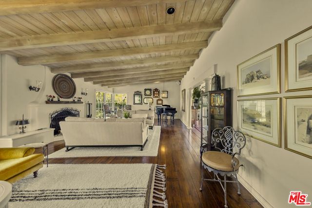 13166 Valley Vista Boulevard, Studio City, CA 91604