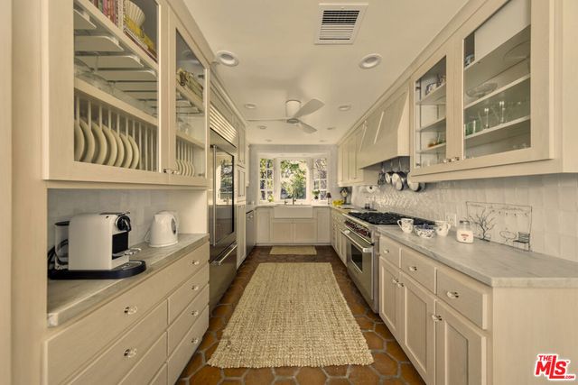 13166 Valley Vista Boulevard, Studio City, CA 91604