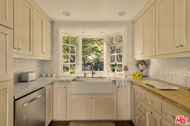 13166 Valley Vista Boulevard, Studio City, CA 91604