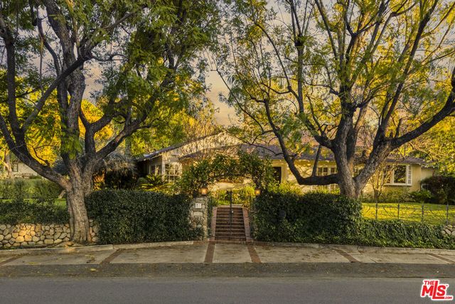 13166 Valley Vista Boulevard, Studio City, CA 91604