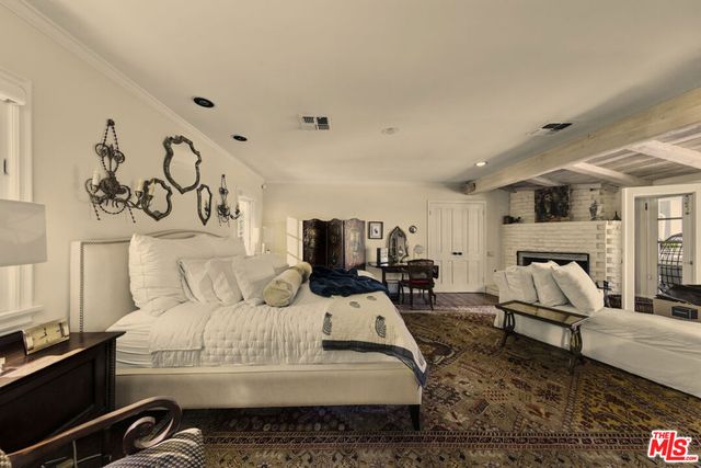 13166 Valley Vista Boulevard, Studio City, CA 91604