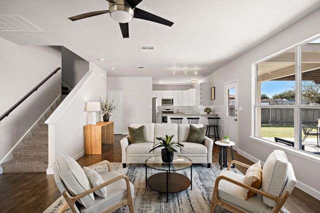 105 Edison DR, Hutto, TX 78634