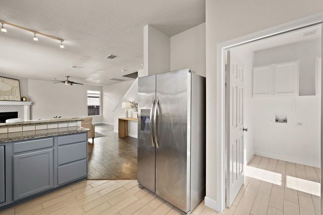 105 Edison DR, Hutto, TX 78634