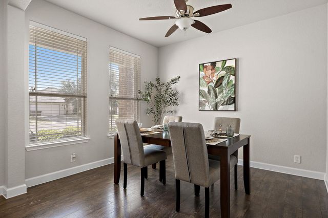 105 Edison DR, Hutto, TX 78634