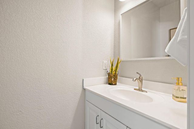 105 Edison DR, Hutto, TX 78634