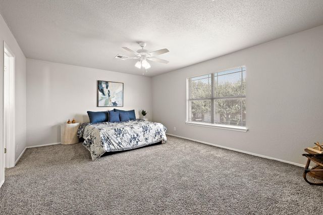 105 Edison DR, Hutto, TX 78634