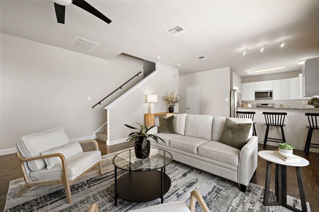 105 Edison DR, Hutto, TX 78634