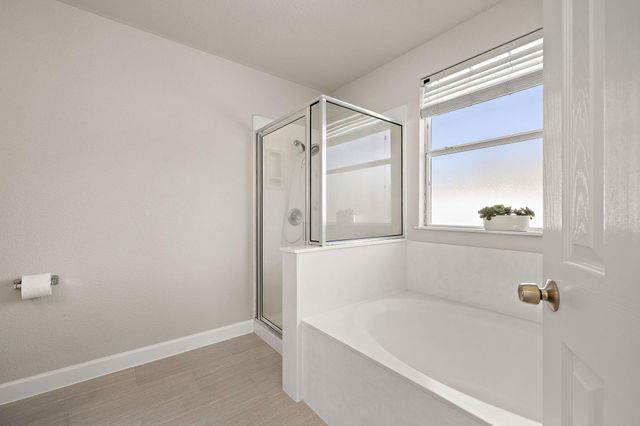 105 Edison DR, Hutto, TX 78634