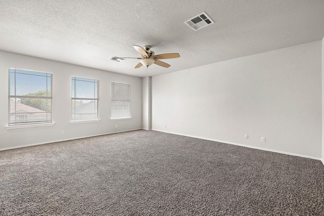 105 Edison DR, Hutto, TX 78634