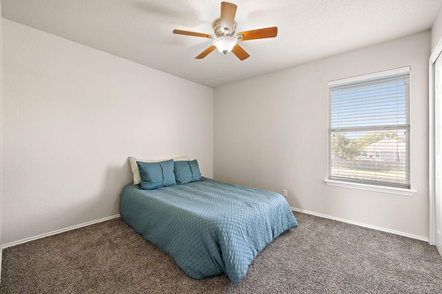 105 Edison DR, Hutto, TX 78634