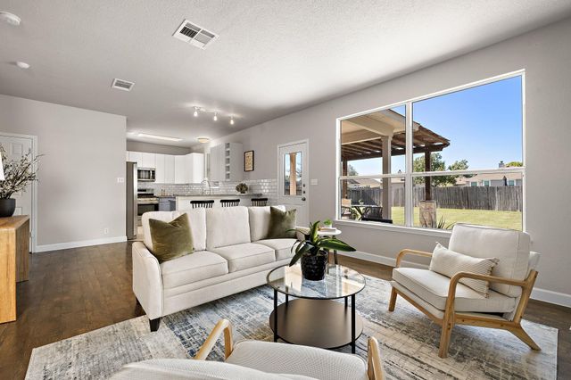 105 Edison DR, Hutto, TX 78634