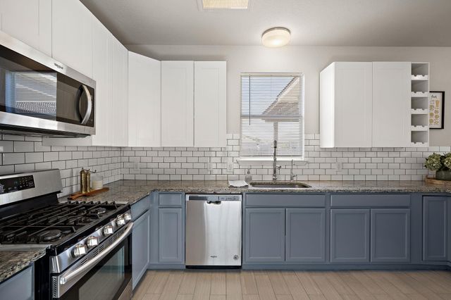 105 Edison DR, Hutto, TX 78634