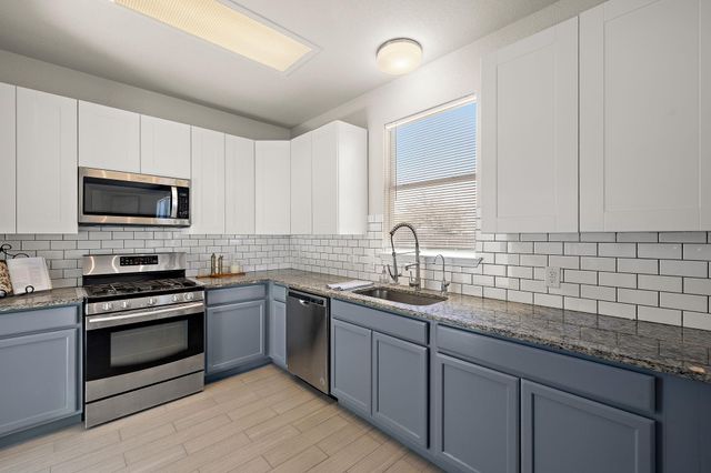 105 Edison DR, Hutto, TX 78634