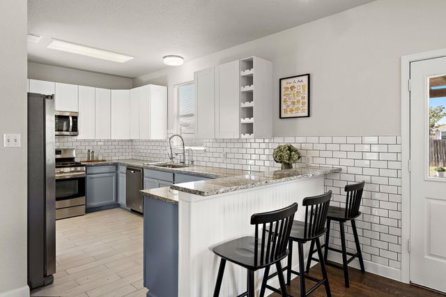 105 Edison DR, Hutto, TX 78634