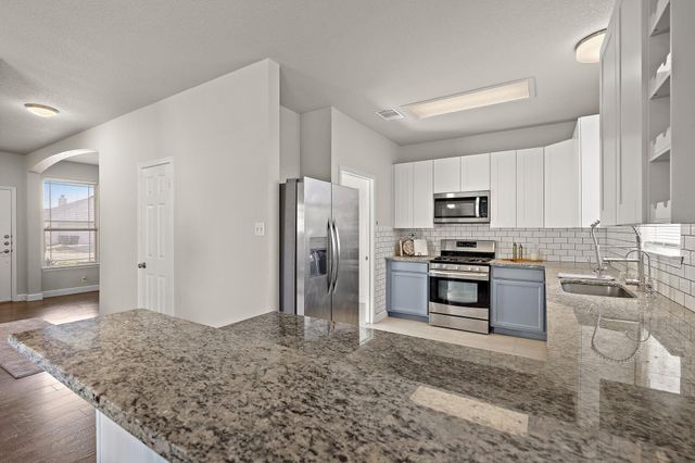 105 Edison DR, Hutto, TX 78634