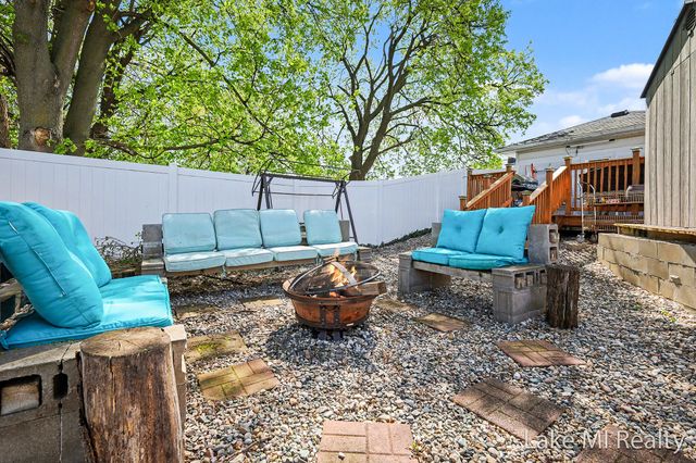 2884 Meyer Avenue SW, Wyoming, MI 49519