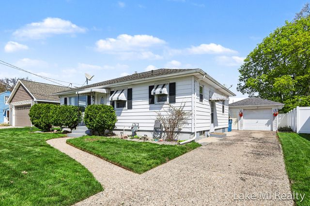 2884 Meyer Avenue SW, Wyoming, MI 49519