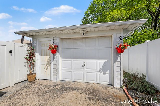 2884 Meyer Avenue SW, Wyoming, MI 49519
