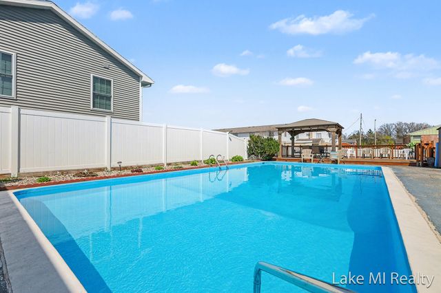 2884 Meyer Avenue SW, Wyoming, MI 49519
