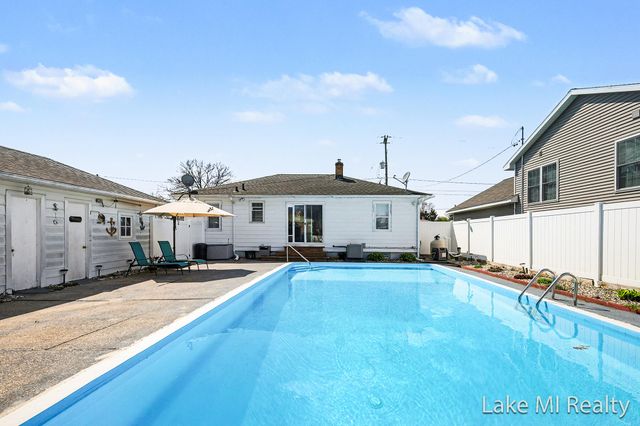 2884 Meyer Avenue SW, Wyoming, MI 49519