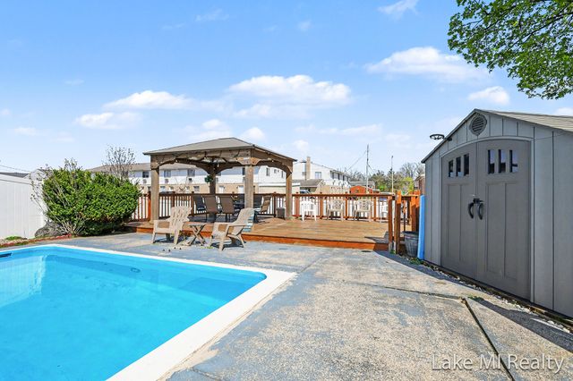 2884 Meyer Avenue SW, Wyoming, MI 49519