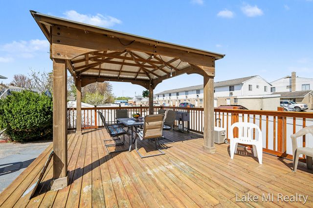 2884 Meyer Avenue SW, Wyoming, MI 49519