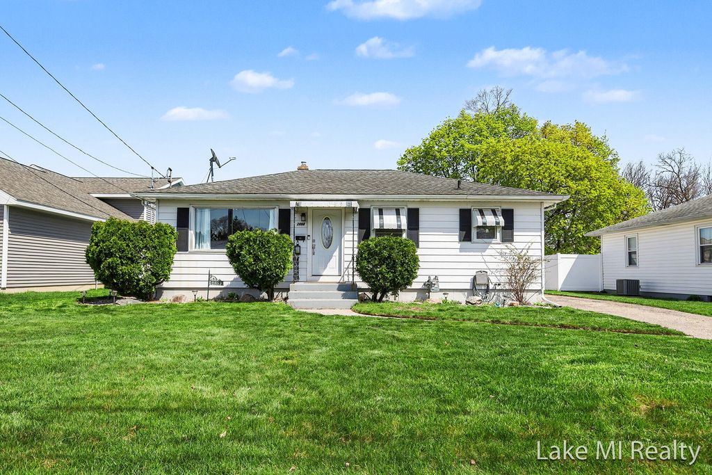 2884 Meyer Avenue SW, Wyoming, MI 49519