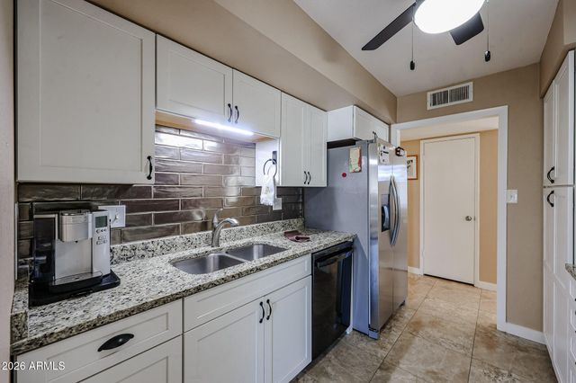 11627 N DESERT HILLS Drive W, Sun City, AZ 85351