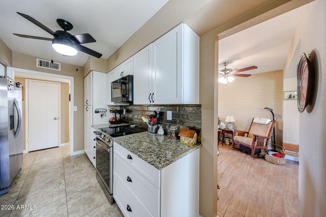 11627 N DESERT HILLS Drive W, Sun City, AZ 85351