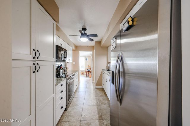 11627 N DESERT HILLS Drive W, Sun City, AZ 85351