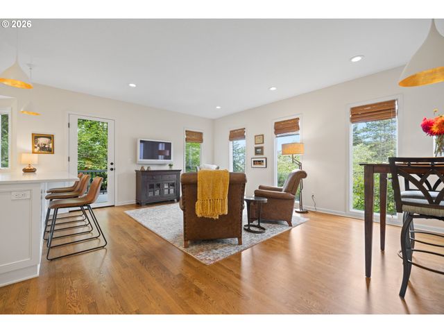 12856 Nw HARTFORD St, Portland, OR 97229