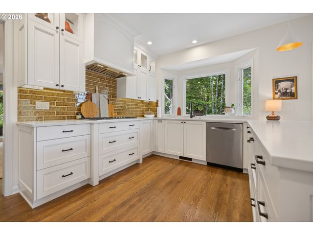 12856 Nw HARTFORD St, Portland, OR 97229
