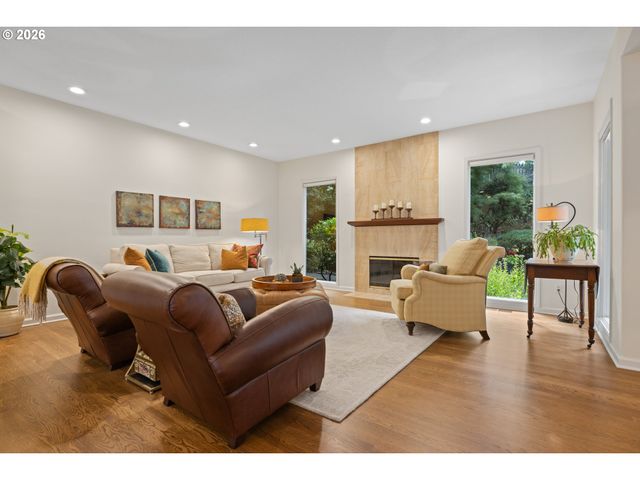12856 Nw HARTFORD St, Portland, OR 97229