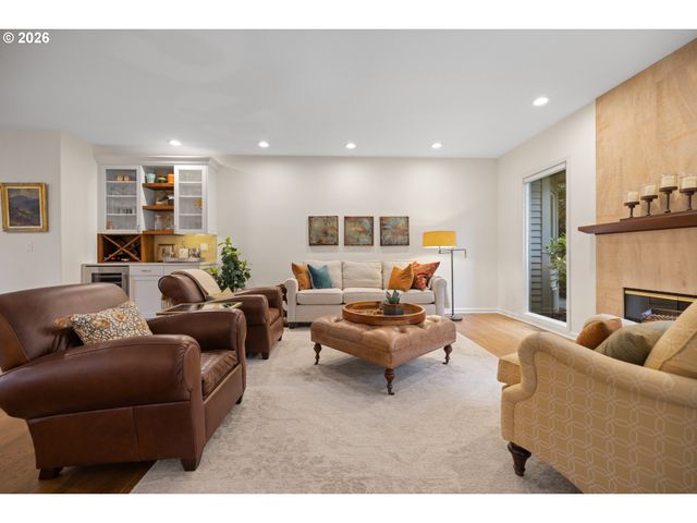 12856 Nw HARTFORD St, Portland, OR 97229