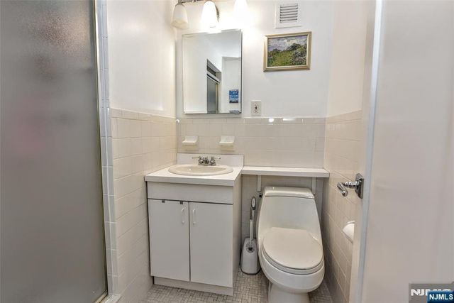 3 Horizon 1002, Fort Lee, NJ 07024