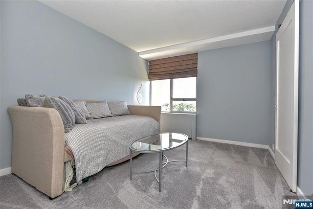 3 Horizon 1002, Fort Lee, NJ 07024