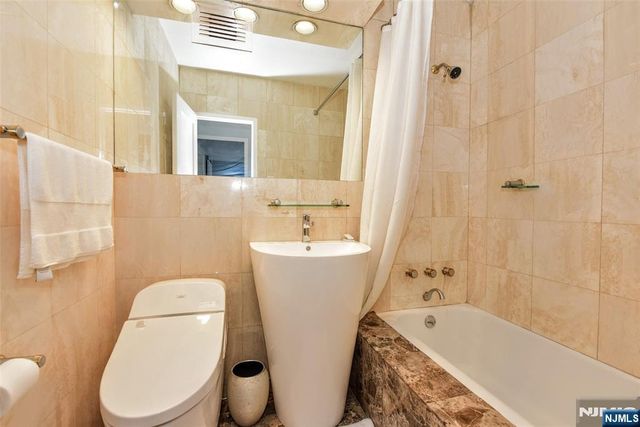 3 Horizon 1002, Fort Lee, NJ 07024