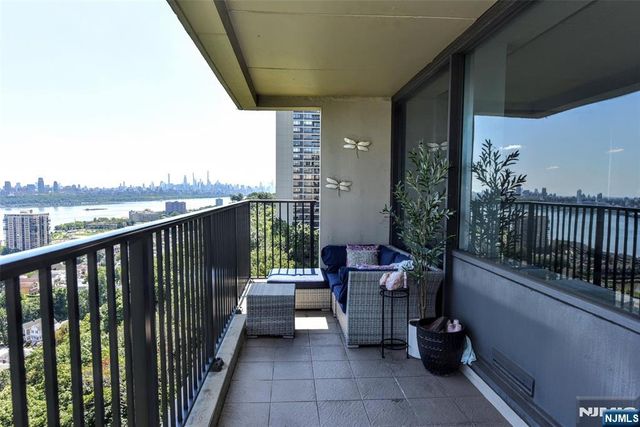3 Horizon 1002, Fort Lee, NJ 07024