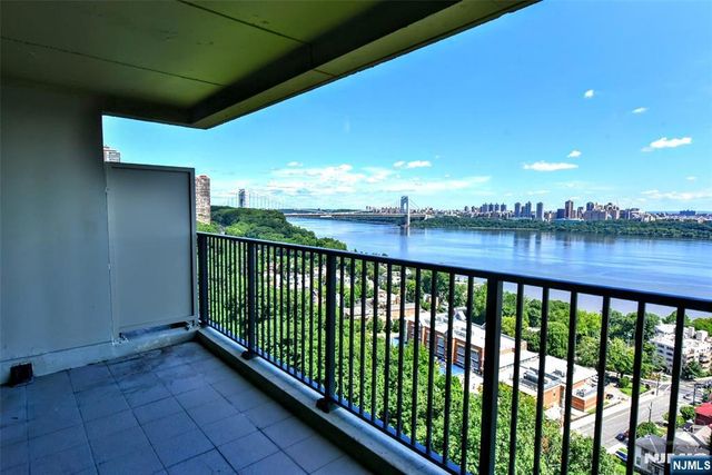 3 Horizon 1002, Fort Lee, NJ 07024