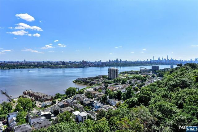 3 Horizon 1002, Fort Lee, NJ 07024