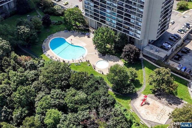3 Horizon 1002, Fort Lee, NJ 07024