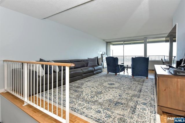 3 Horizon 1002, Fort Lee, NJ 07024