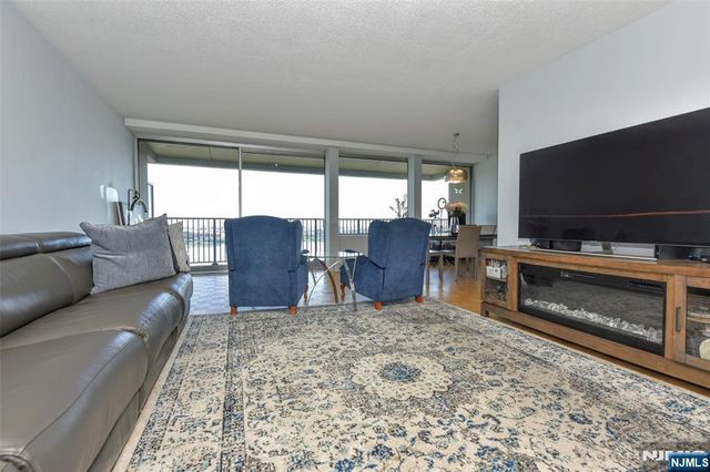 3 Horizon 1002, Fort Lee, NJ 07024