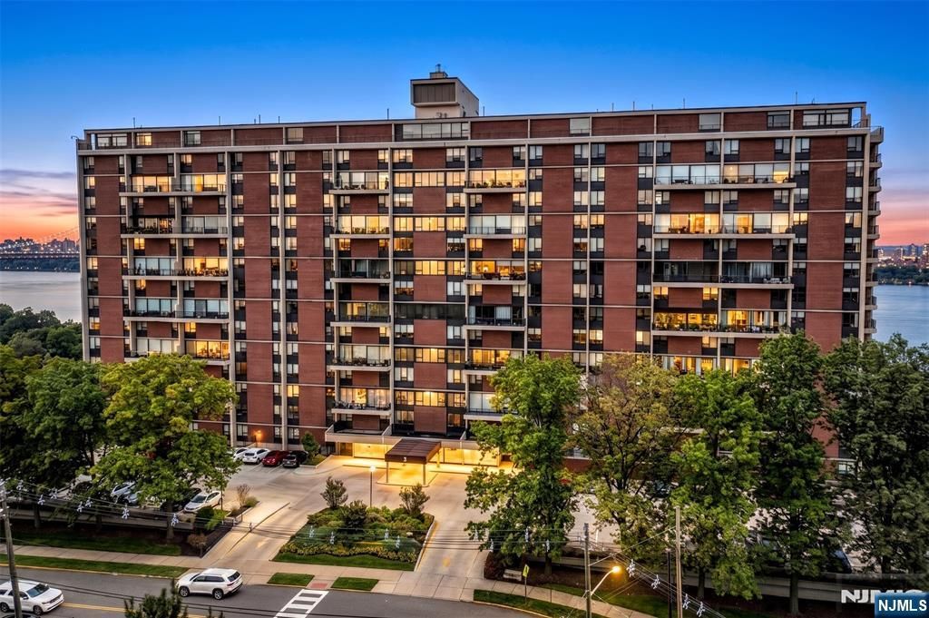 3 Horizon 1002, Fort Lee, NJ 07024