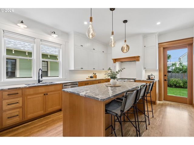 4011 Se SALMON St, Portland, OR 97214